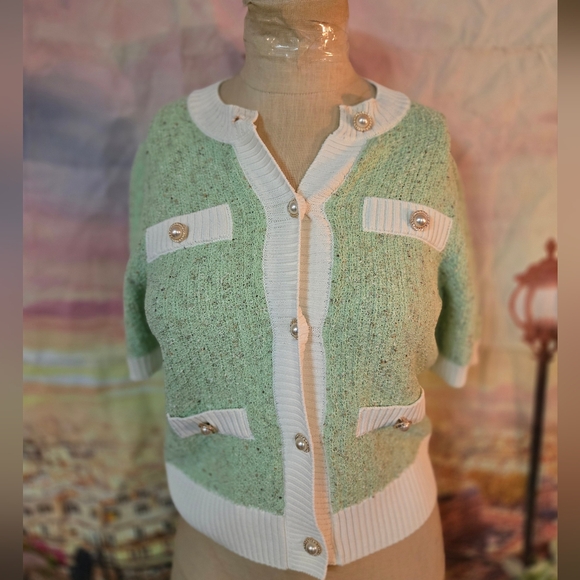 Women's Green and White Sweater - Picture 2 of 10